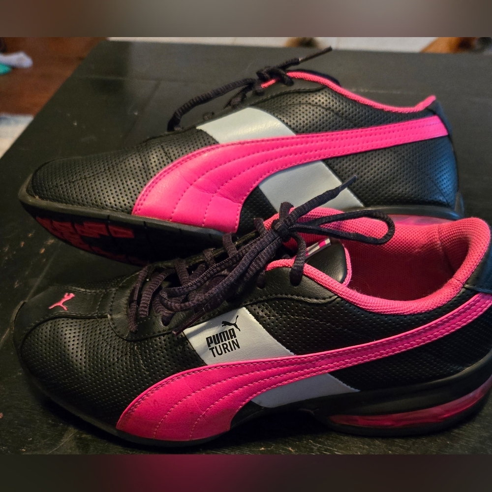 Puma Turin Black and Pink Sneakers - 7&1/2
